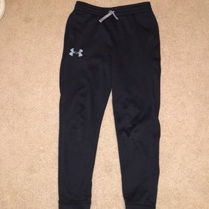 Girls size 10 under amour sweats.Minor rip on knee